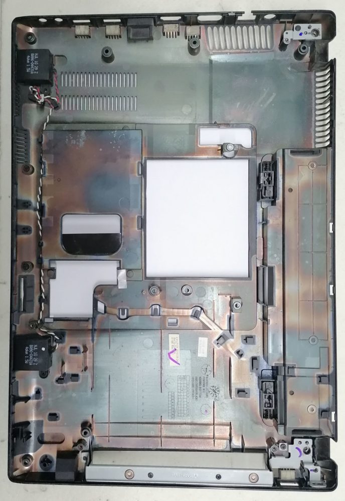 Samsung NP-R425 Нижняя часть корпуса+динамики (снятый, оригинал)